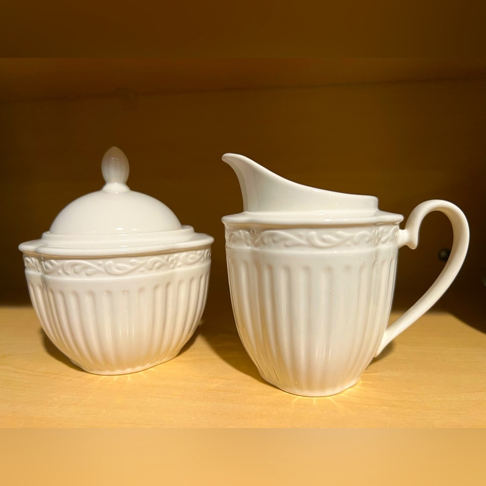 Mikasa Italian Countryside Sugar and Creamer Set